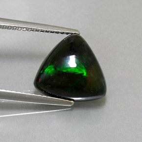 3.11カラットの天然マルチカラーブラックオパール（12.3×11.5 mm・トリリアント）