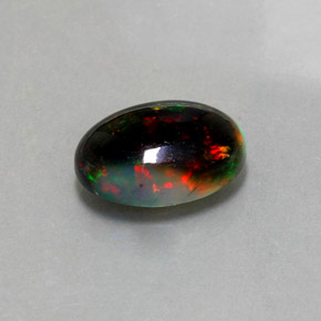 2.26カラットの天然マルチカラーブラックオパール（12.1×8.2 mm・オーバルカット）