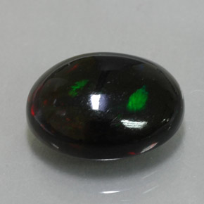 4.50カラットの天然マルチカラーブラックオパール（14.1×10.7 mm・オーバルカット）