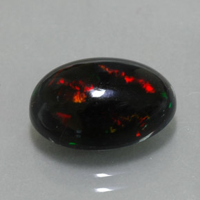3.75カラットの天然マルチカラーブラックオパール（13.4×9.3 mm・オーバルカット）