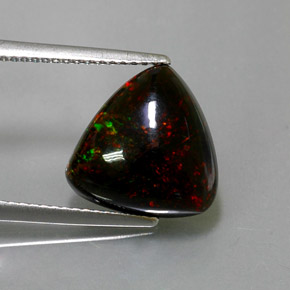 3.57カラットの天然マルチカラーブラックオパール（12.9×12.1 mm・トリリアント）