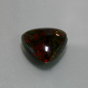3.57カラットの天然マルチカラーブラックオパール（12.9×12.1 mm・トリリアント）