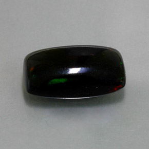 2.31カラットの天然マルチカラーブラックオパール（12.7×7.5 mm・バゲット）