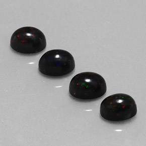 カラットの天然マルチカラーブラックオパール（5.9×4 mm・オーバルカット）