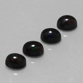 カラットの天然マルチカラーブラックオパール（5.9×4 mm・オーバルカット）