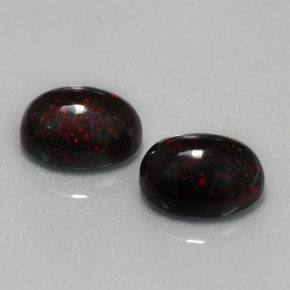 カラットの天然マルチカラーブラックオパール（9×7.1 mm・オーバルカット）