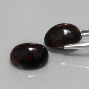 カラットの天然マルチカラーブラックオパール（9×7.1 mm・オーバルカット）
