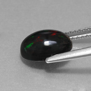 1.27カラットの天然マルチカラーブラックオパール（9.1×7.1 mm・オーバルカット）