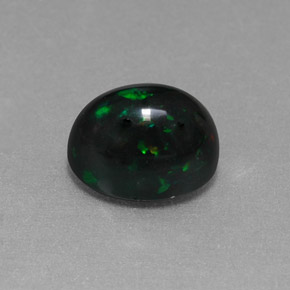 1.58カラットの天然マルチカラーブラックオパール（9×7 mm・オーバルカット）