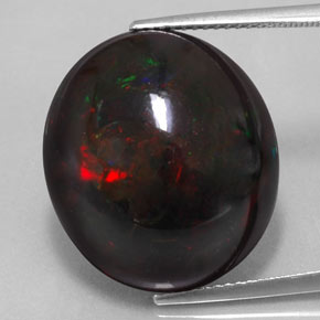 17.67カラットの天然マルチカラーブラックオパール（20.6×18.3 mm・オーバルカット）