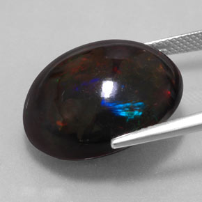 17.67カラットの天然マルチカラーブラックオパール（20.6×18.3 mm・オーバルカット）