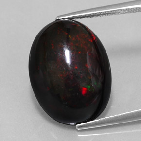 7.87カラットの天然マルチカラーブラックオパール（17.9×13.4 mm・オーバルカット）