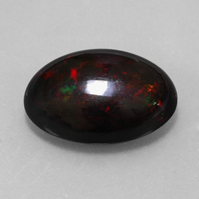 7.87カラットの天然マルチカラーブラックオパール（17.9×13.4 mm・オーバルカット）