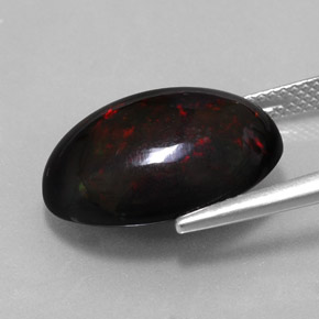 7.87カラットの天然マルチカラーブラックオパール（17.9×13.4 mm・オーバルカット）