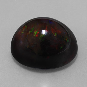 13.63カラットの天然マルチカラーブラックオパール（17.9×15.2 mm・オーバルカット）