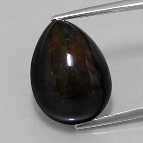 9.42カラットの天然マルチカラーブラックオパール（17.4×12.8 mm・洋梨の形）