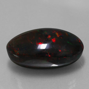 17.92カラットの天然マルチカラーブラックオパール（24.4×12.9 mm・オーバルカット）