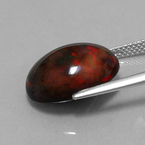 6.26カラットの天然マルチカラーブラックオパール（15.9×12.3 mm・オーバルカット）