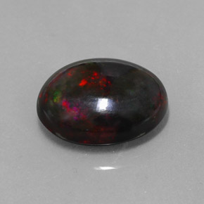 5.81カラットの天然マルチカラーブラックオパール（15.5×12.6 mm・オーバルカット）