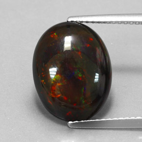 3.17カラットの天然マルチカラーブラックオパール（14.6×11.5 mm・オーバルカット）