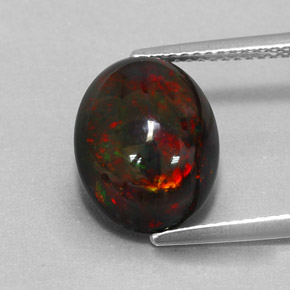 3.73カラットの天然マルチカラーブラックオパール（13×10.1 mm・オーバルカット）