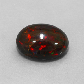 3.73カラットの天然マルチカラーブラックオパール（13×10.1 mm・オーバルカット）