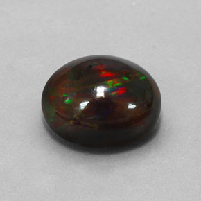 3.84カラットの天然マルチカラーブラックオパール（12.2×10.1 mm・オーバルカット）