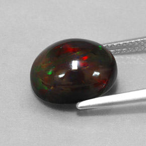 3.84カラットの天然マルチカラーブラックオパール（12.2×10.1 mm・オーバルカット）