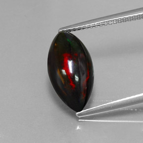 3.06カラットの天然マルチカラーブラックオパール（15.4×8 mm・マーキス）