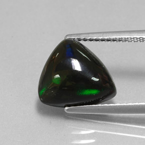 2.56カラットの天然マルチカラーブラックオパール（11×10.5 mm・トリリアント）