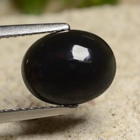 1.50カラットの天然マルチカラーブラックオパール（10.1×8 mm・オーバルカット）
