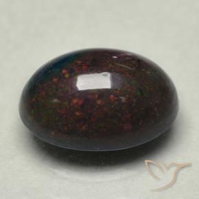 0.74カラットの天然マルチカラーブラックオパール（8×6.1 mm・オーバルカット）