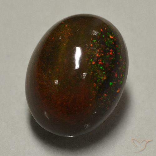 0.89カラットの天然マルチカラーブラックオパール（8×6.1 mm・オーバルカット）