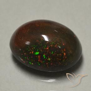 0.89カラットの天然マルチカラーブラックオパール（8×6.1 mm・オーバルカット）