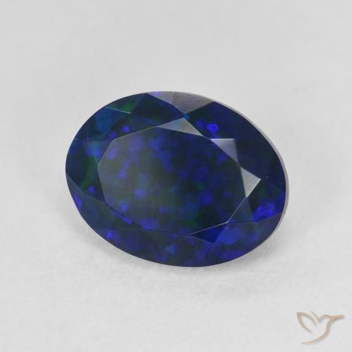 2.17カラットの天然マルチカラーブラックオパール（11.5×8.8 mm・オーバルカット）
