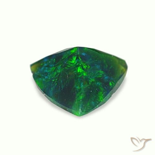 0.42カラットの天然マルチカラーブラックオパール（6.7×6.1 mm・トリリアント）