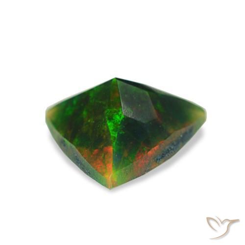 0.63カラットの天然マルチカラーブラックオパール（8×7.2 mm・トリリアント）