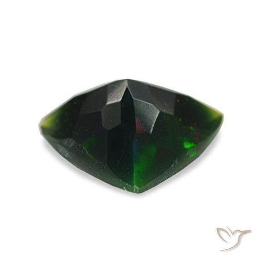 0.85カラットの天然マルチカラーブラックオパール（9.1×8.3 mm・トリリアント）