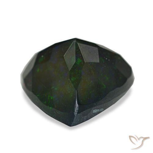 2.57カラットの天然マルチカラーブラックオパール（11.2×10.2 mm・トリリアント）