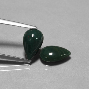 カラットの天然斑点のある緑ブラッドストーン（9.8×6.2 mm・洋梨の形）