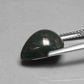 4.53カラットの天然グリーンの斑点ブラッドストーン、洋梨の形、オペーク