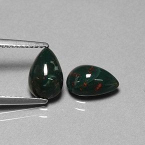 カラットの天然斑点のある緑ブラッドストーン（9.1×6.1 mm・洋梨の形）