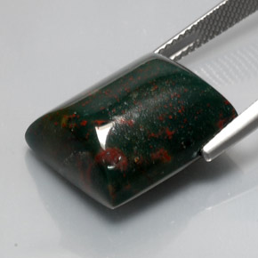 18.65カラットの天然斑点のある緑ブラッドストーン（17.2×15.2 mm・バゲット）
