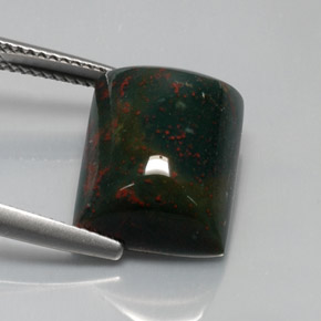 10.50カラットの天然斑点のある緑ブラッドストーン（15.3×11.4 mm・バゲット）