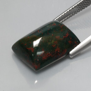 10.50カラットの天然斑点のある緑ブラッドストーン（15.3×11.4 mm・バゲット）