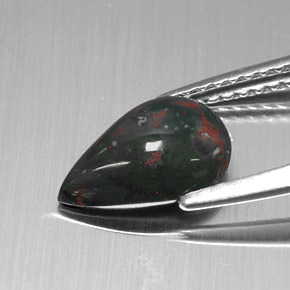 1.51カラットの天然グリーンの斑点ブラッドストーン、洋梨の形、オペーク