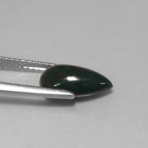 1.66カラットの天然斑点のある緑ブラッドストーン（11×7 mm・洋梨の形）