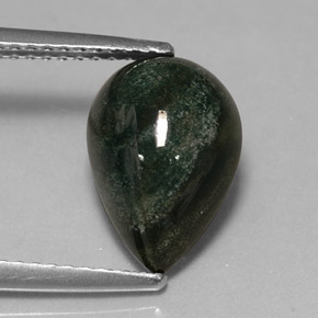 2.71カラットの天然斑点のある緑ブラッドストーン（11.9×8 mm・洋梨の形）