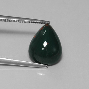 6.05カラットの天然斑点のある緑ブラッドストーン（15×11.3 mm・洋梨の形）