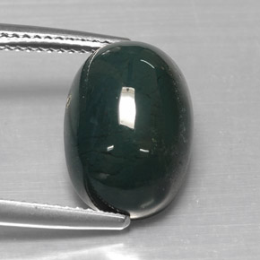 7.81カラットの天然斑点のある緑ブラッドストーン（14.5×10.2 mm・オーバルカット）